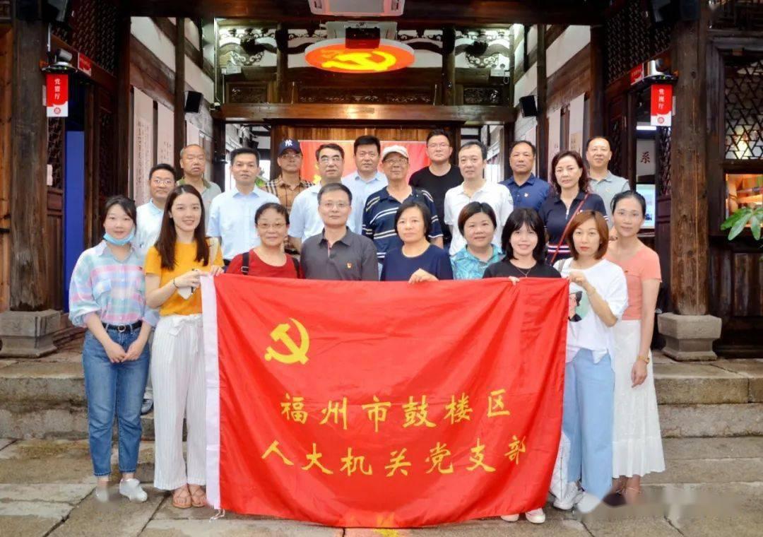 一个人逛街、旅游，很奇怪吗？游戏画面